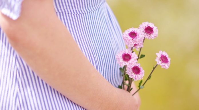 Czy odzież ciążowa może być jednocześnie funkcjonalna i kobieca?