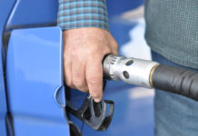 Podatki w paliwie - zobacz, za co płacisz tankując samochód