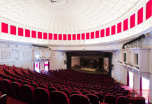 Na co zwrócić uwagę wybierając się do teatru z partnerem lub partnerką?