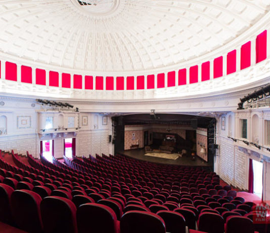 Na co zwrócić uwagę wybierając się do teatru z partnerem lub partnerką?