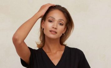 Bluzki damskie szyte w Polsce – zalety wyboru tego typu ubrań t-shirt z dekoltem v z bawełny supima