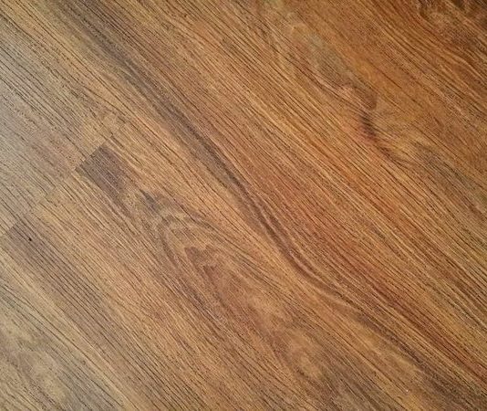 Podłogi drewniane – jak o nie dbać?