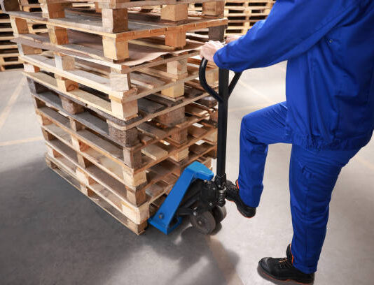 Produkcja palet drewnianych – kluczowe elementy magazynowania i transportu paleta drewniana na wymiar- zastosowanie