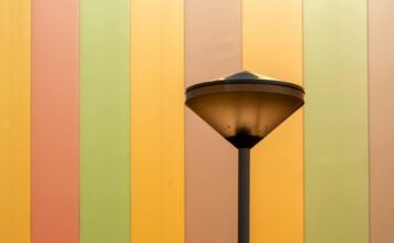 Lampy stojące ogrodowe – użyteczność i elegancja